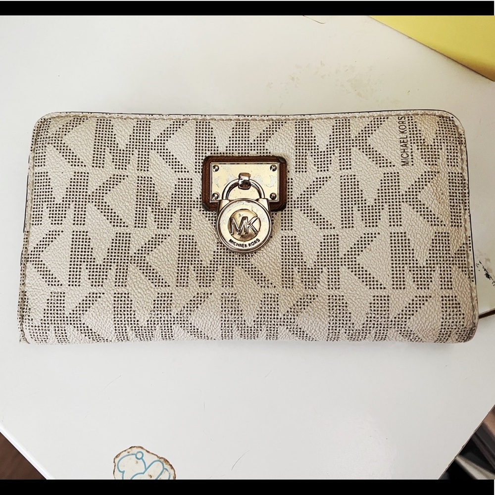 Michael Kors Logo Wallet Cream